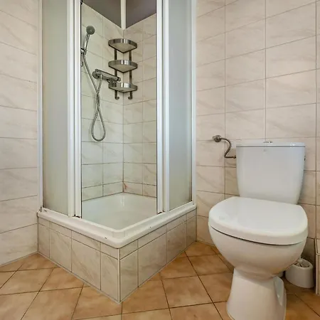 Xxl Reihenhaus Mit Wlan In *